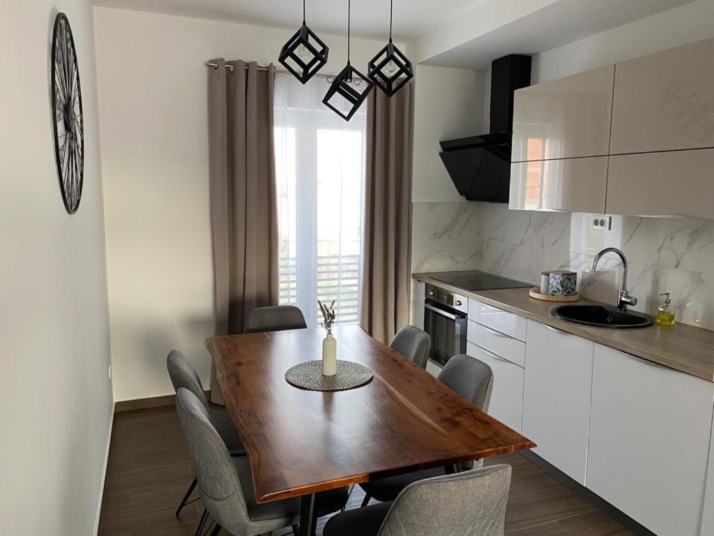 Moon Apartment *